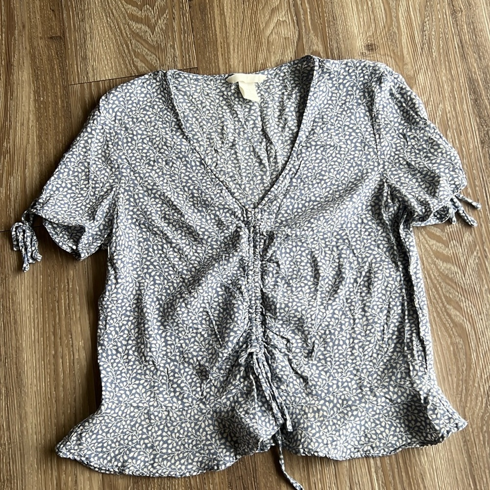H&M size 8 blue and white blouse